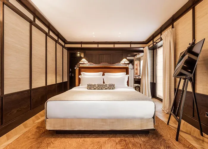 Отель Bus Palladium Париж